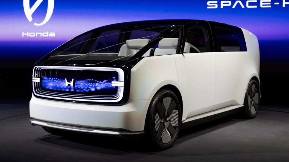 Η Honda παρουσίασε το Saloon και το Space-Hub minivan concept στη CES